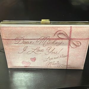 Disney park’s Minnie Clutch